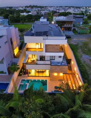 CASA DE ALTO PADRÃO NO ALPHAVILLE – PORTEIRA FECHADA CASA DE ALTO PADRÃO NO ALPHAVILLE – PORTEIRA FECHADA
