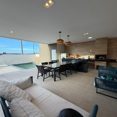 Uma casa completa, solta, com excelente terreno, lazer próprio e localização estratégica no Parque A Uma casa completa, solta, com excelente terreno, lazer próprio e localização estratégica no Parque A