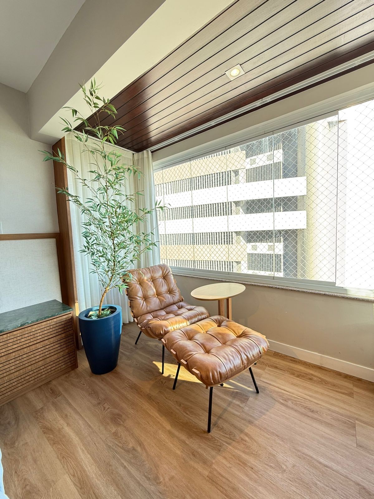 🏢 Apartamento com finíssimo acabamento no Ed. Tom Jobim!